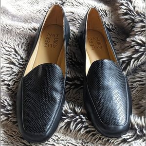 Naturalizer loafers, women's 7, black snake skin detail